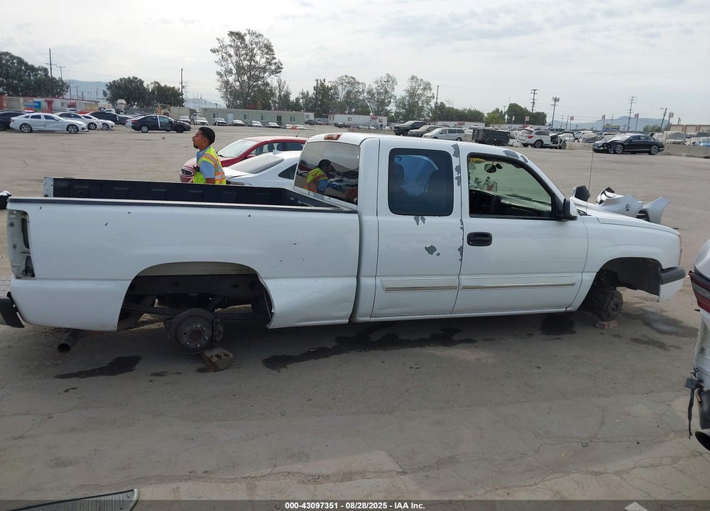 2003 CHEVROLET SILVERADO 1500 LS VIN: 2GCEC19V431105943