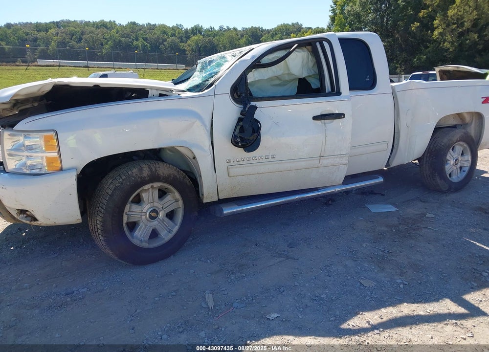 2011 CHEVROLET SILVERADO 1500 LT VIN: 1GCRKSE35BZ307274