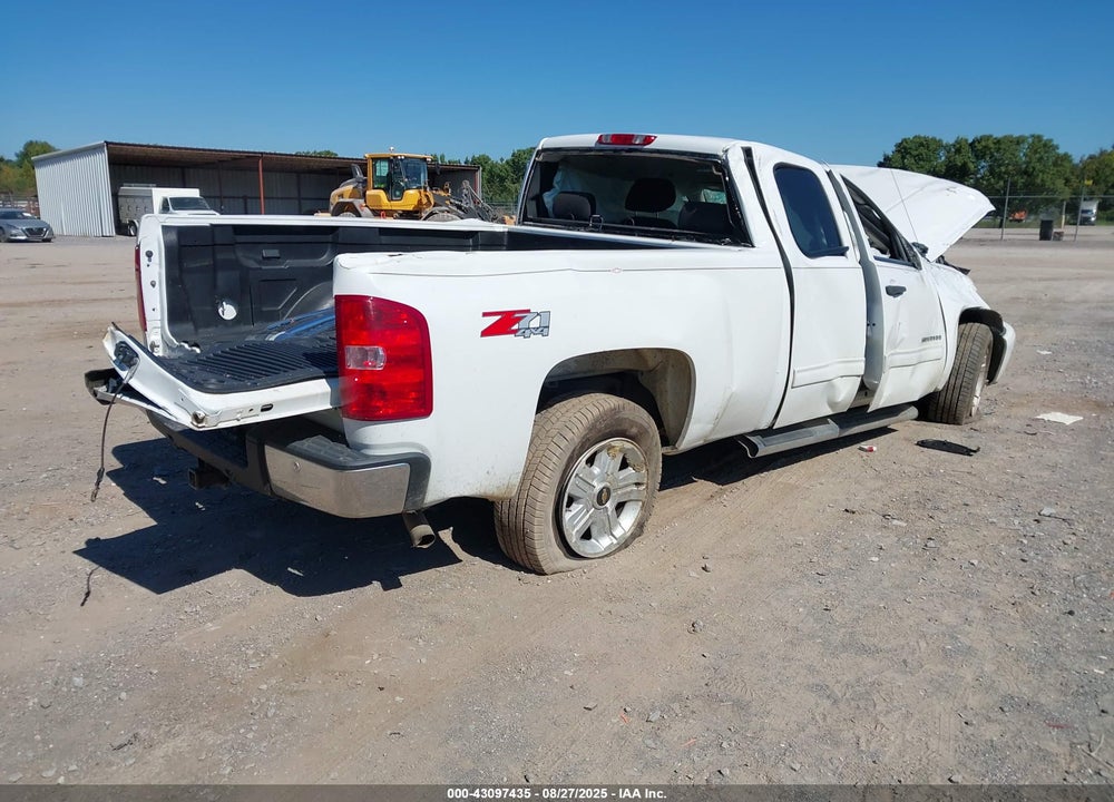 2011 CHEVROLET SILVERADO 1500 LT VIN: 1GCRKSE35BZ307274