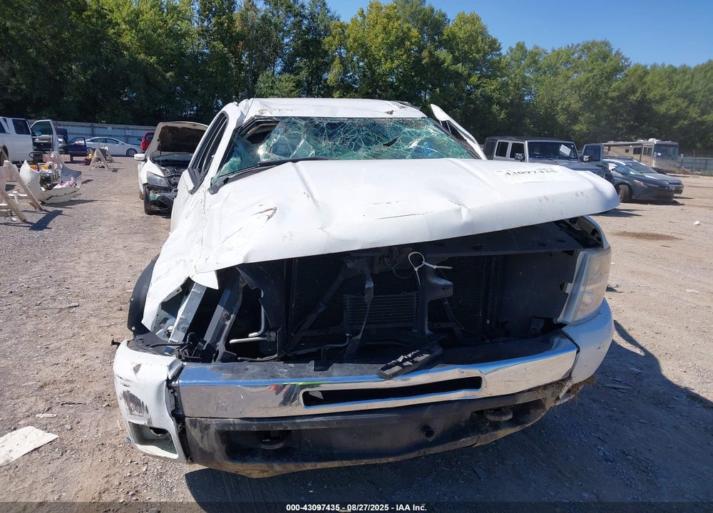 2011 CHEVROLET SILVERADO 1500 LT VIN: 1GCRKSE35BZ307274