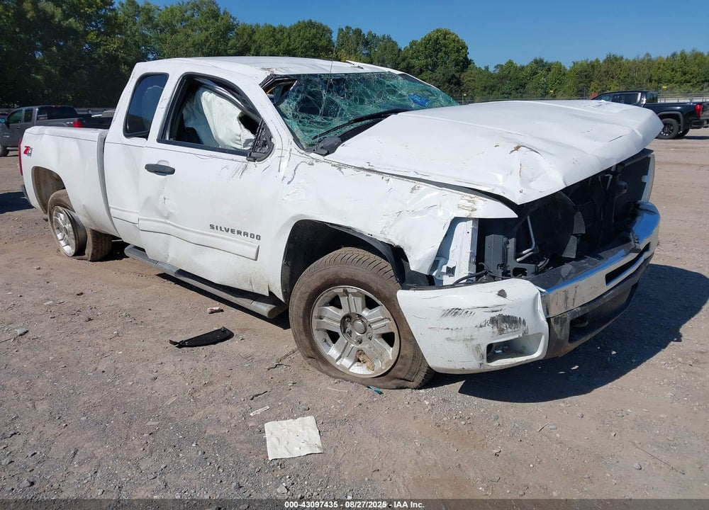 2011 CHEVROLET SILVERADO 1500 LT VIN: 1GCRKSE35BZ307274