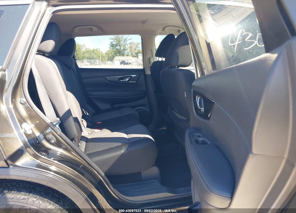 2017 NISSAN ROGUE VIN: KNMAT2MV8HP500665