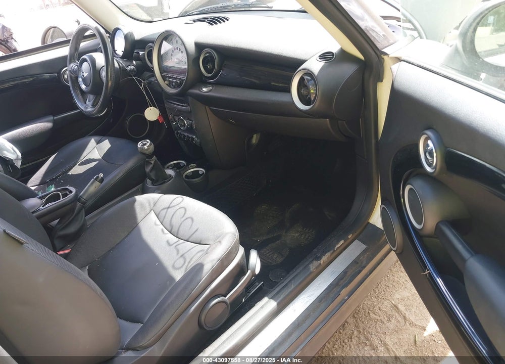 2012 MINI COOPER VIN: WMWSU3C54CT368767