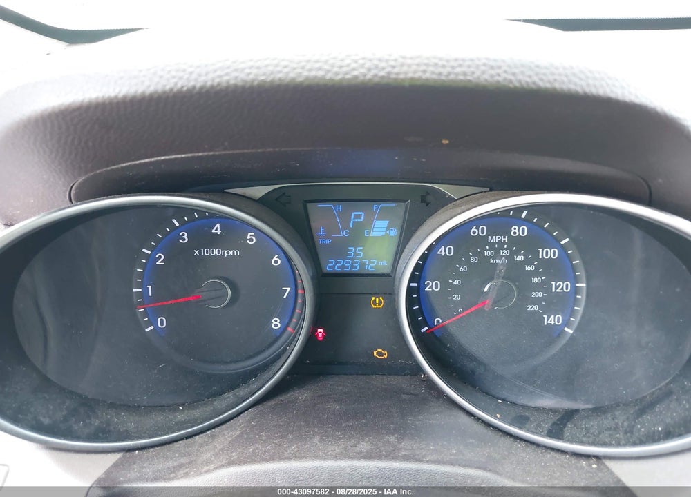 2011 HYUNDAI TUCSON GL VIN: KM8JT3AB4BU192723