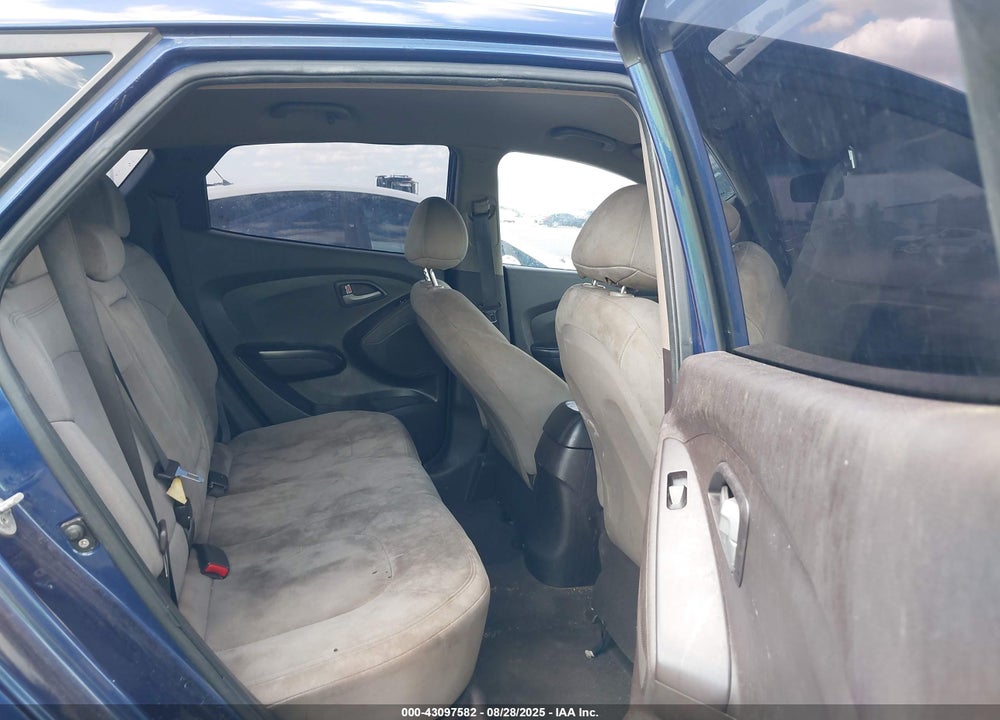 2011 HYUNDAI TUCSON GL VIN: KM8JT3AB4BU192723