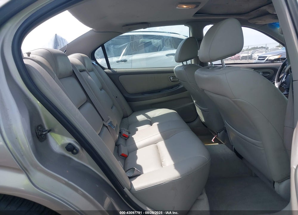 2002 NISSAN MAXIMA SE VIN: JN1DA31A82T000288