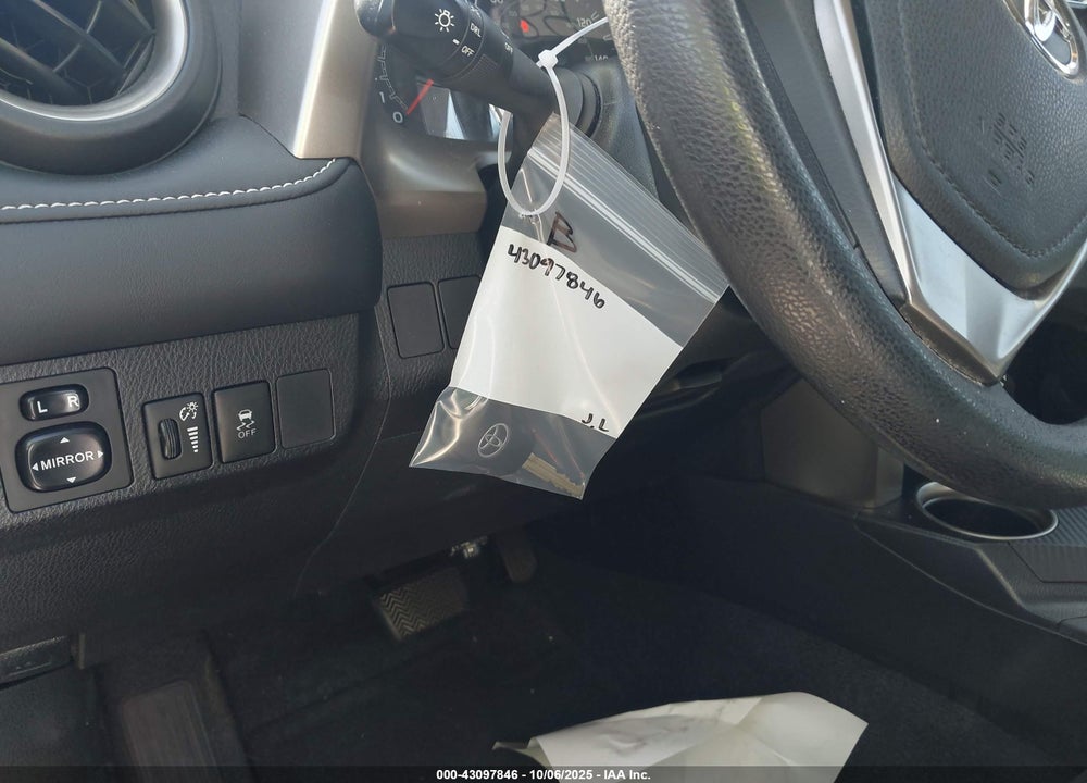 2015 TOYOTA RAV4 XLE VIN: 2T3WFREV5FW171090