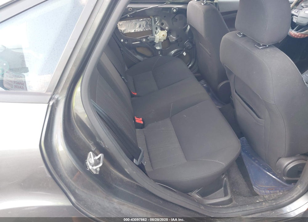 2017 FORD FOCUS SE VIN: 1FADP3F28HL300182