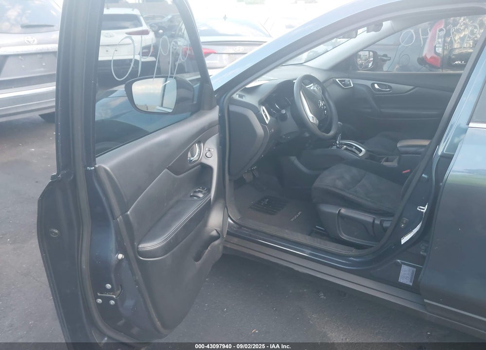 2014 NISSAN ROGUE S VIN: 5N1AT2MT2EC777115