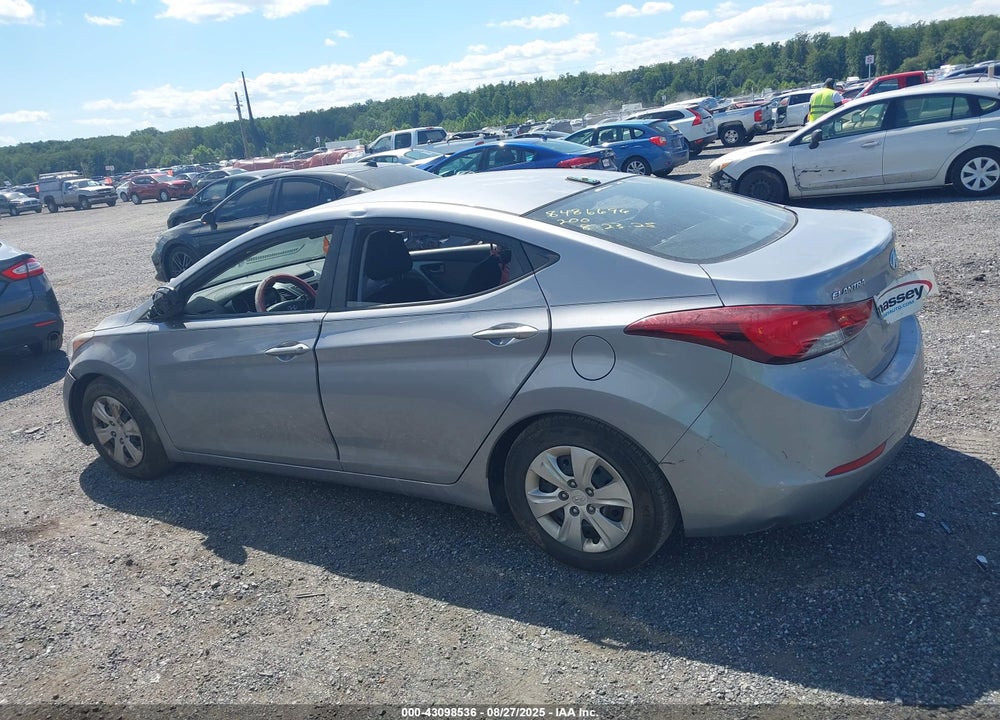 2016 HYUNDAI ELANTRA VIN: 5NPDH4AE4GH748193