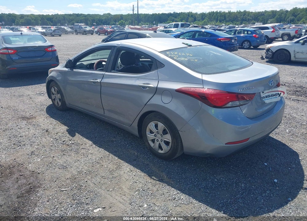 2016 HYUNDAI ELANTRA VIN: 5NPDH4AE4GH748193