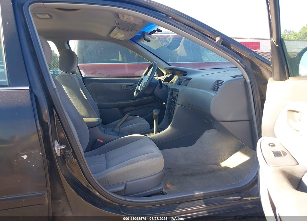 2001 TOYOTA CAMRY CE VIN: 4T1BG22K51U057895