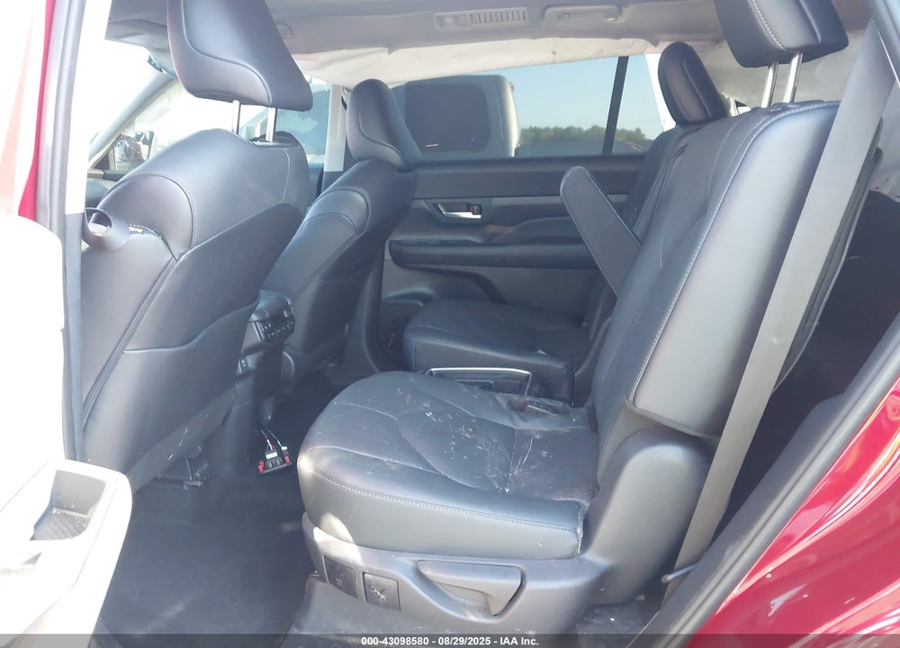2024 TOYOTA HIGHLANDER VIN: 5TDAAAB54RS031536