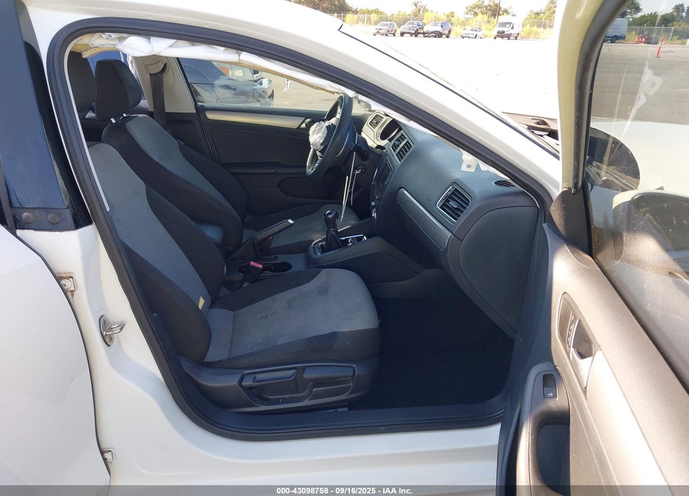 2017 VOLKSWAGEN JETTA VIN: 3VW167AJ0HM338068