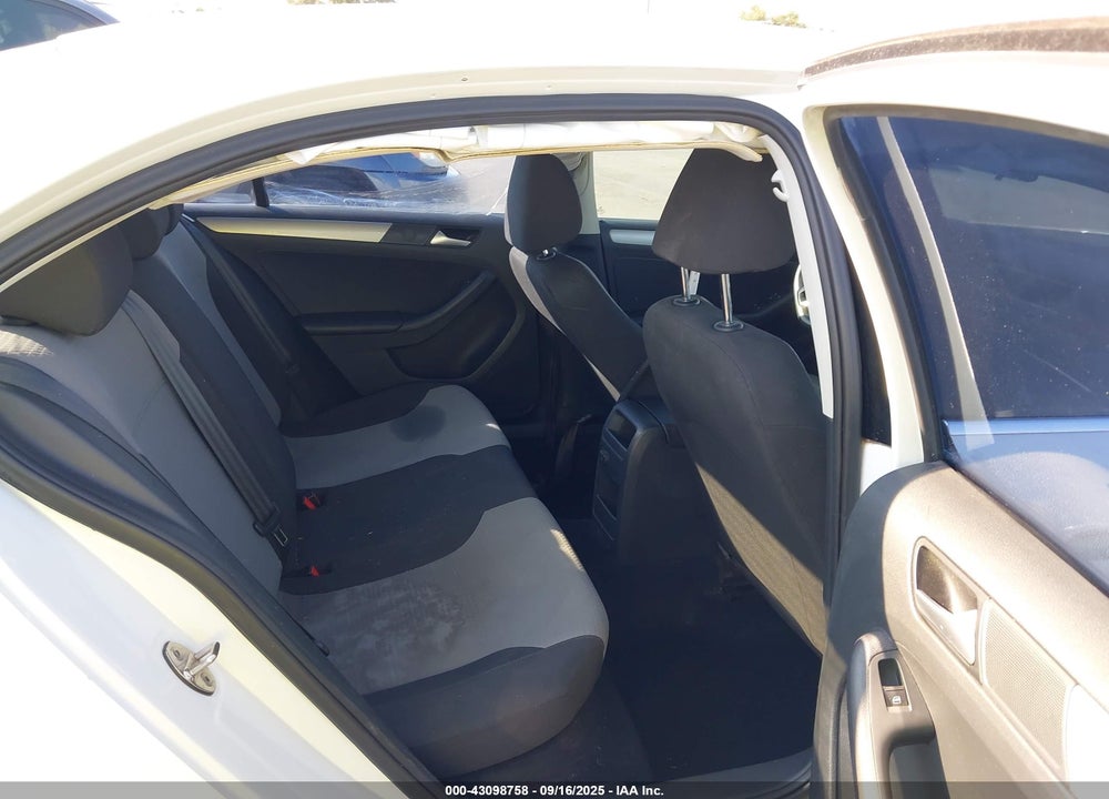 2017 VOLKSWAGEN JETTA VIN: 3VW167AJ0HM338068