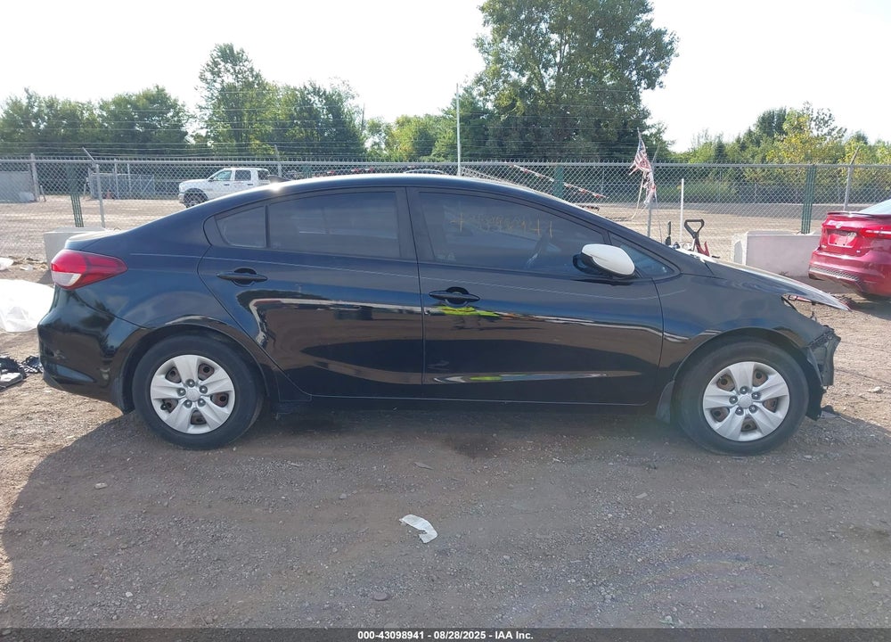 2017 KIA FORTE VIN: 3KPFK4A76HE159308