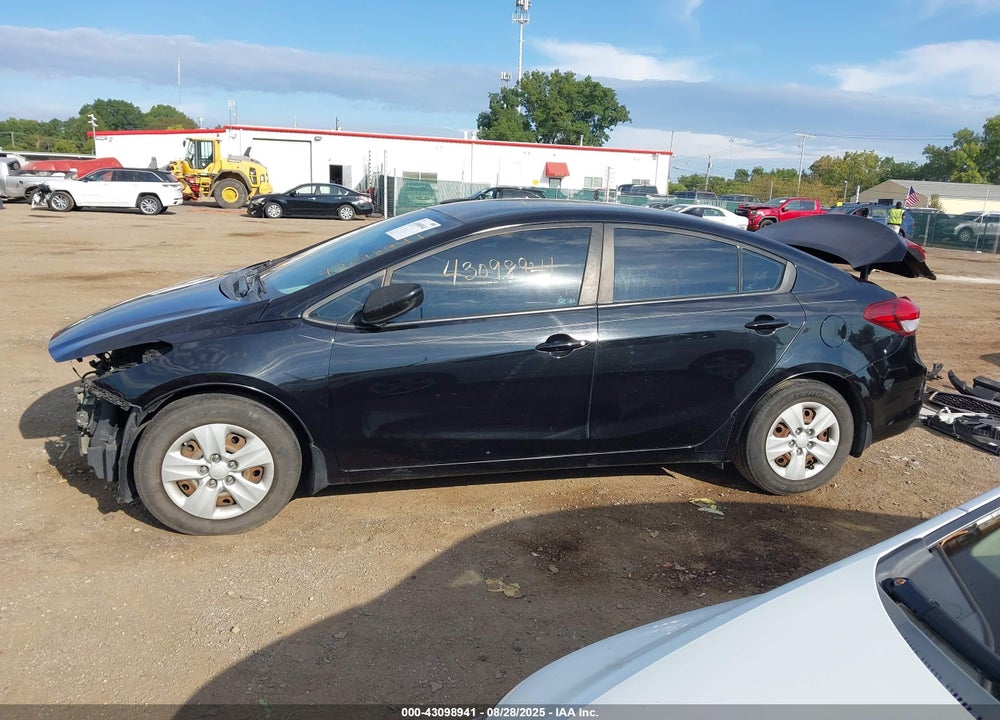 2017 KIA FORTE VIN: 3KPFK4A76HE159308