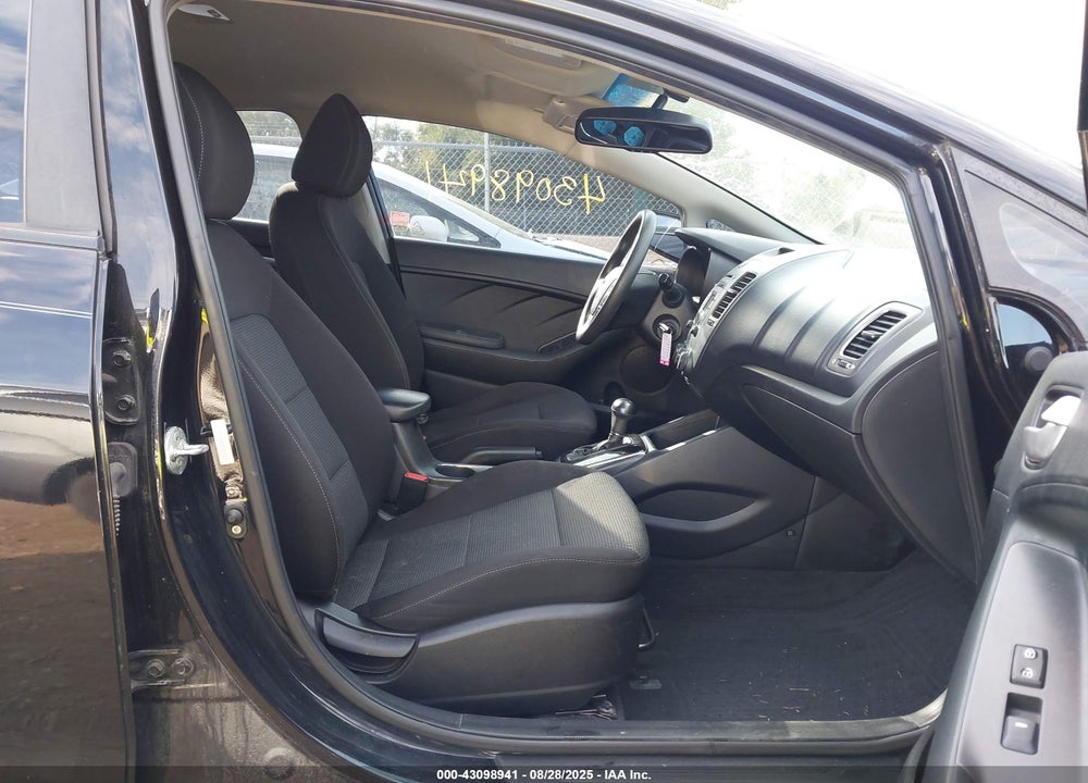 2017 KIA FORTE VIN: 3KPFK4A76HE159308
