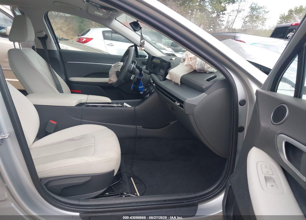 2025 HYUNDAI SONATA VIN: KMHL64JA9SA484754