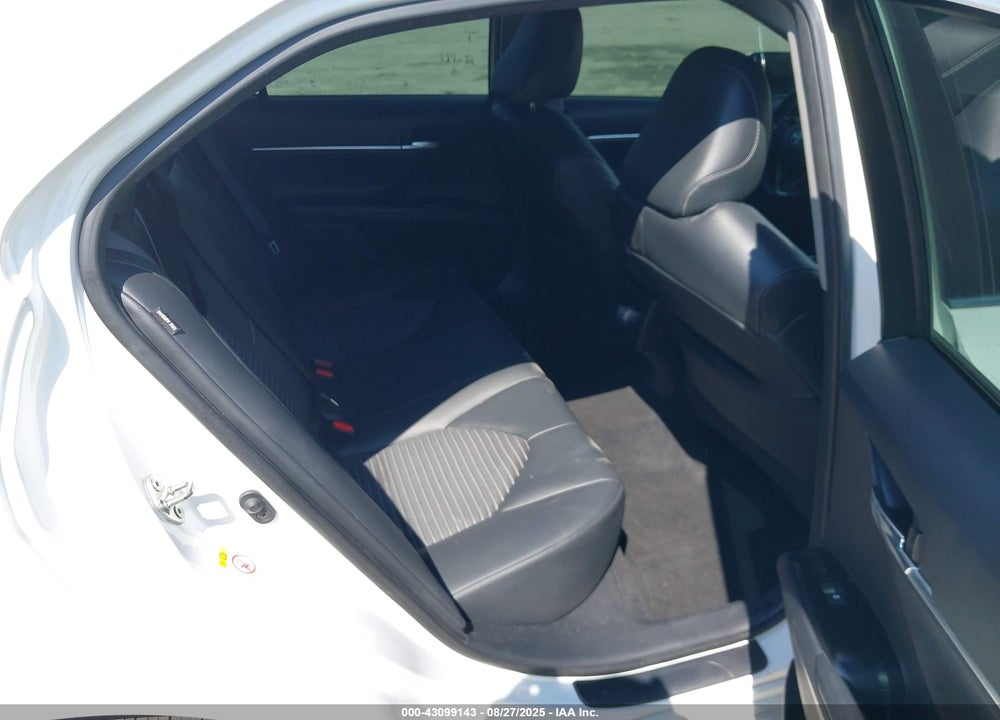 2018 TOYOTA CAMRY VIN: 4T1B11HK7JU515360