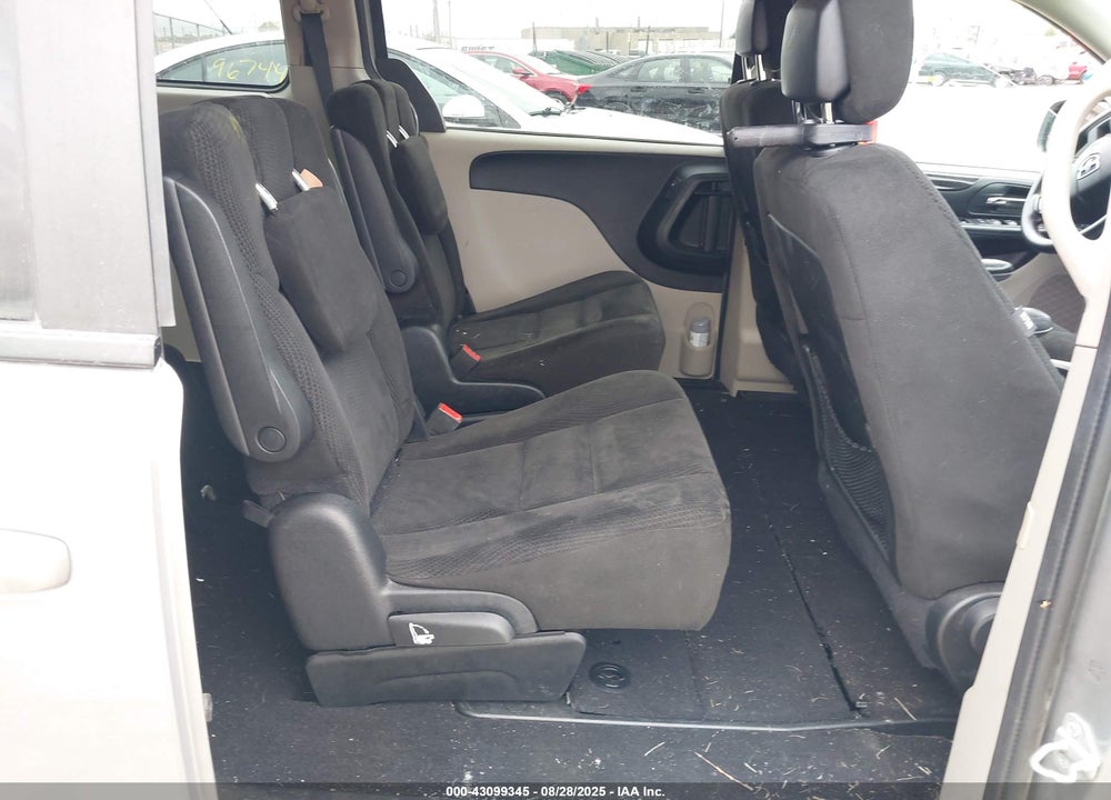 2016 DODGE GRAND CARAVAN VIN: 2C4RDGCG6GR400075