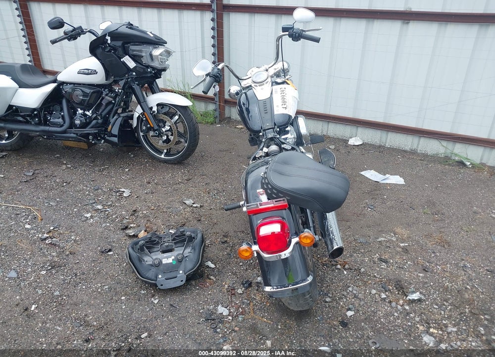 2021 HARLEY-DAVIDSON FLHC VIN: 1HD1YAJ10MB047578