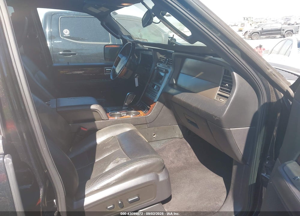 2011 LINCOLN NAVIGATOR VIN: 5LMJJ2H58BEJ05106