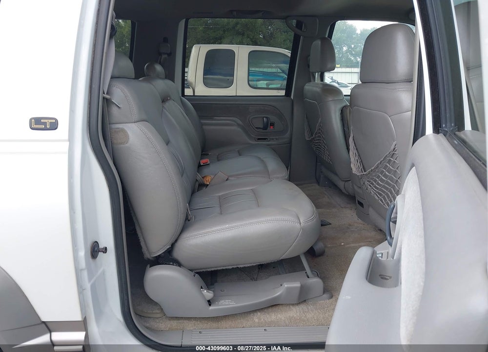1999 CHEVROLET SUBURBAN 1500 LT VIN: 3GNFK16R4XG192360