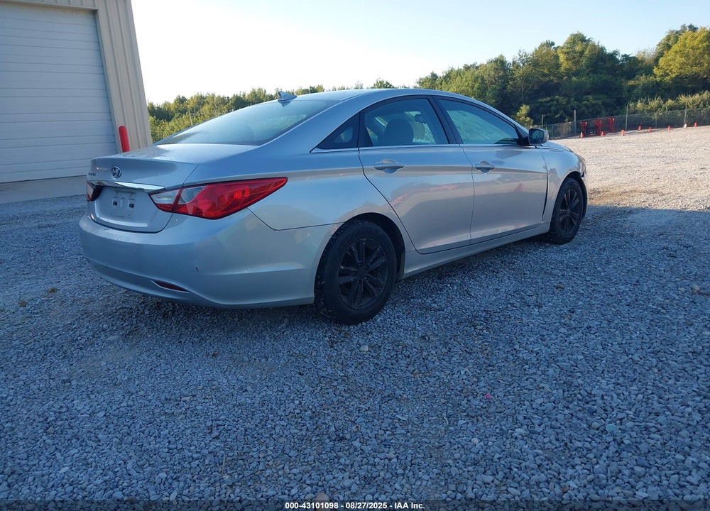 2013 HYUNDAI SONATA GLS VIN: 5NPEB4AC4DH657781