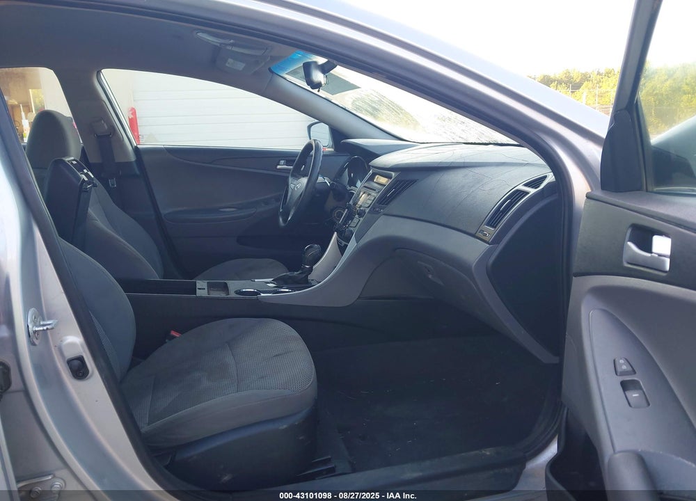 2013 HYUNDAI SONATA GLS VIN: 5NPEB4AC4DH657781