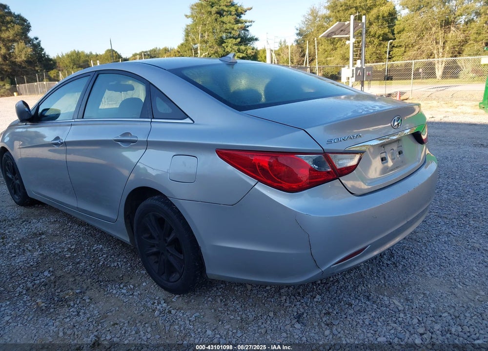 2013 HYUNDAI SONATA GLS VIN: 5NPEB4AC4DH657781