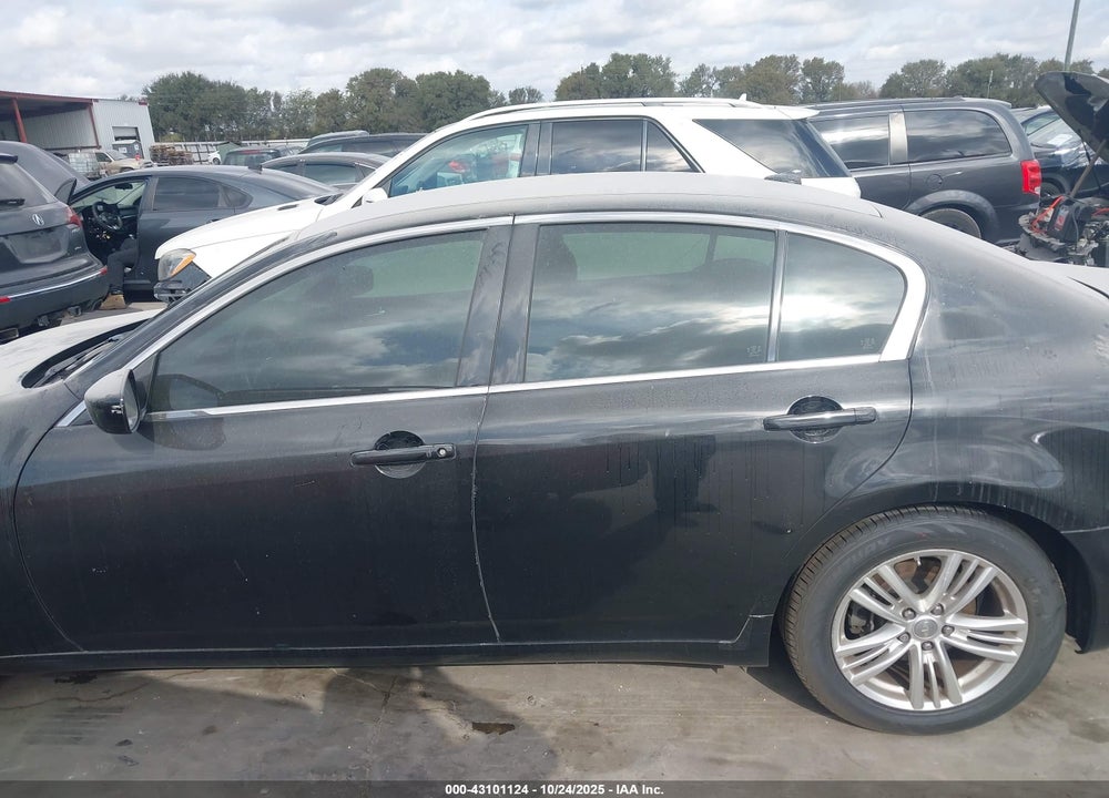 2015 INFINITI Q40 VIN: JN1CV6APXFM500913
