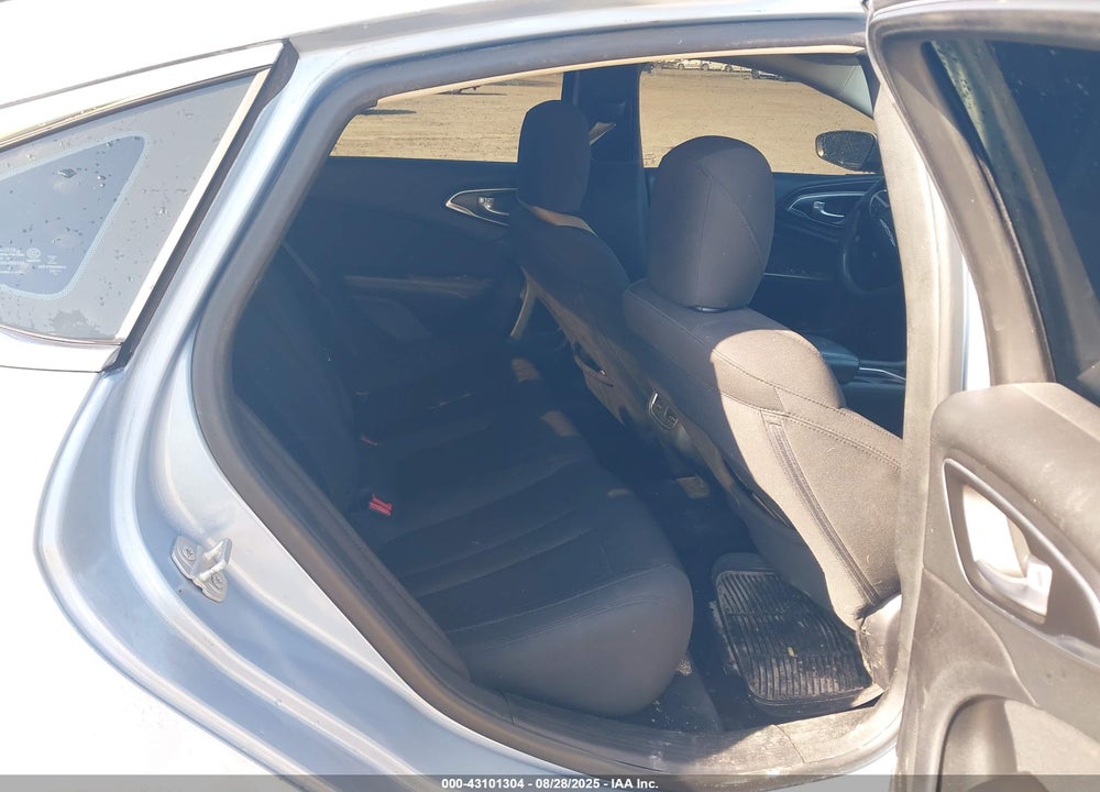 2015 CHRYSLER 200 LIMITED VIN: 1C3CCCAB5FN678037