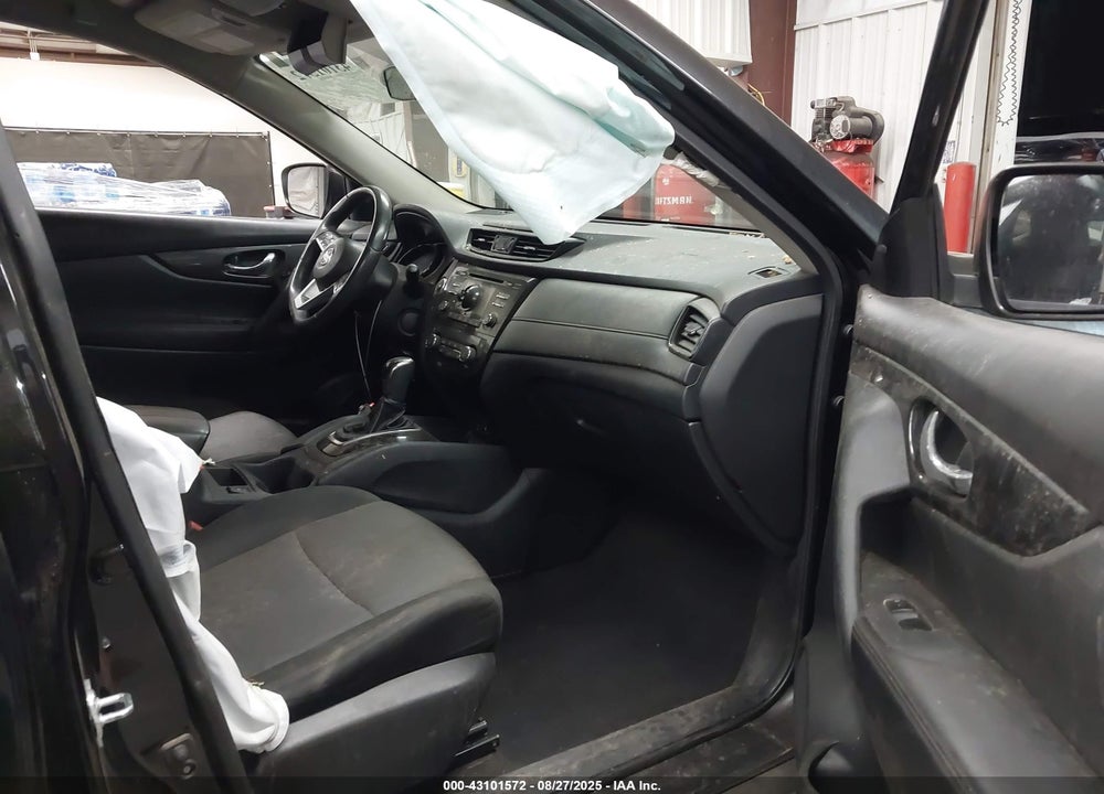 2017 NISSAN ROGUE VIN: 5N1AT2MT8HC815886