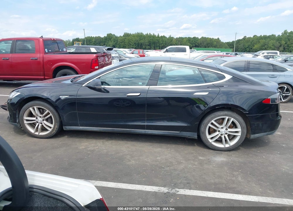 2014 TESLA MODEL S VIN: 5YJSA1H15EFP43724
