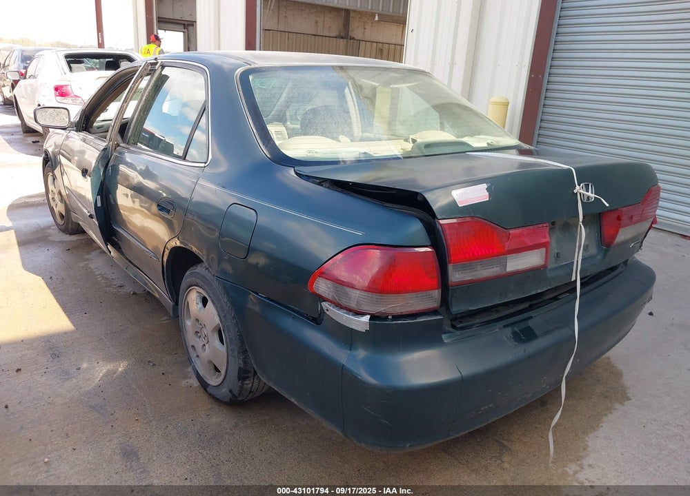 2002 HONDA ACCORD 3.0 EX VIN: 1HGCG16512A023092