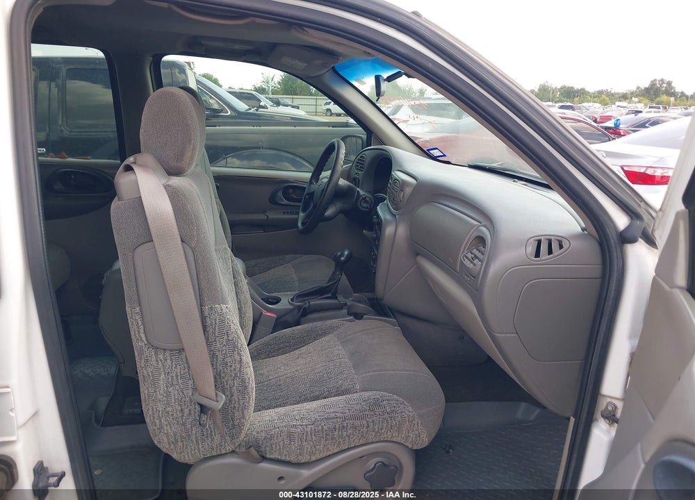 2002 CHEVROLET TRAILBLAZER LS VIN: 1GNDS13S322355838