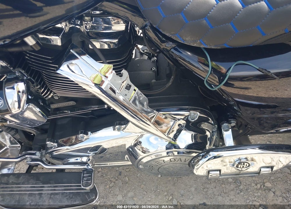 2019 HARLEY-DAVIDSON FLHX VIN: 1HD1KBC15KB684371
