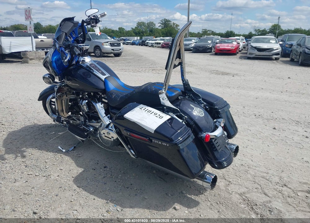 2019 HARLEY-DAVIDSON FLHX VIN: 1HD1KBC15KB684371