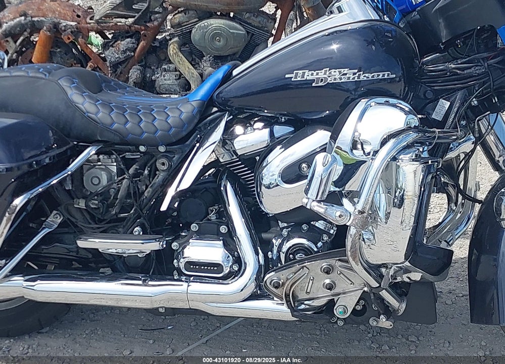 2019 HARLEY-DAVIDSON FLHX VIN: 1HD1KBC15KB684371