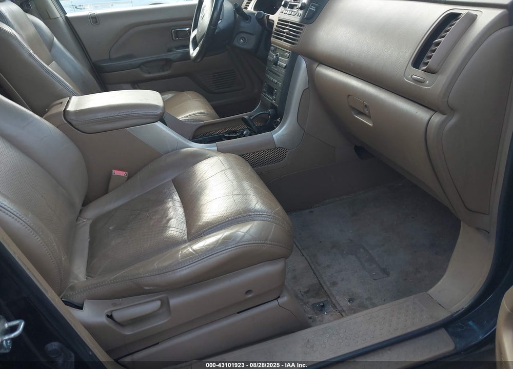 2005 HONDA PILOT EX-L VIN: 5FNYF185X5B011409