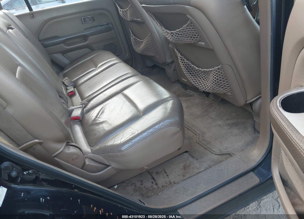 2005 HONDA PILOT EX-L VIN: 5FNYF185X5B011409