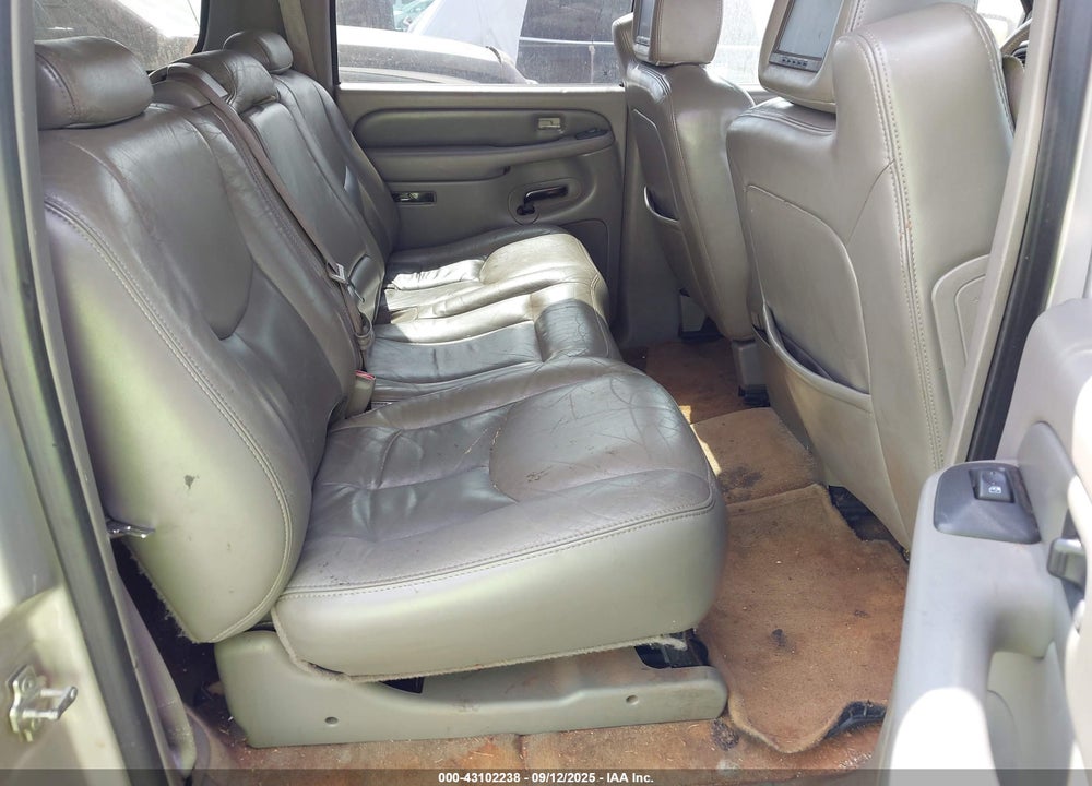 2005 GMC YUKON XL 1500 DENALI VIN: 1GKFK66U05J132151