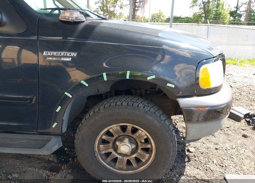 2001 FORD EXPEDITION XLT VIN: 1FMRU16W71LA90885