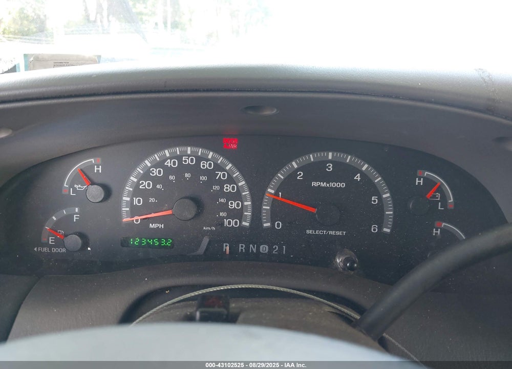 2001 FORD EXPEDITION XLT VIN: 1FMRU16W71LA90885