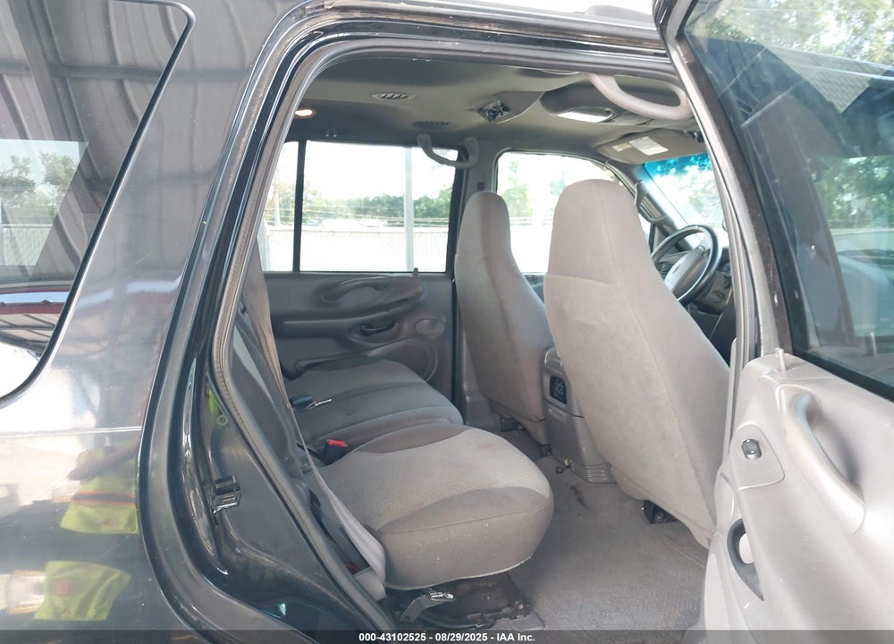 2001 FORD EXPEDITION XLT VIN: 1FMRU16W71LA90885