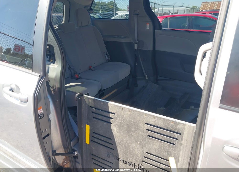 2017 TOYOTA SIENNA VIN: 5TDKZ3DC7HS826423