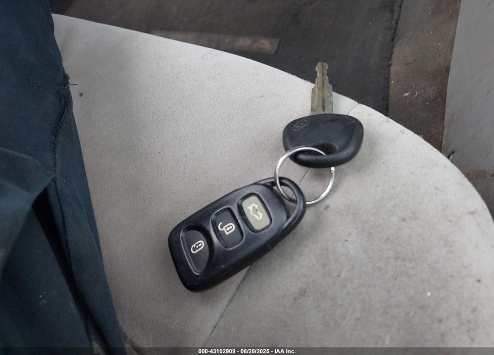2009 KIA SPECTRA VIN: KNAFE222595640580