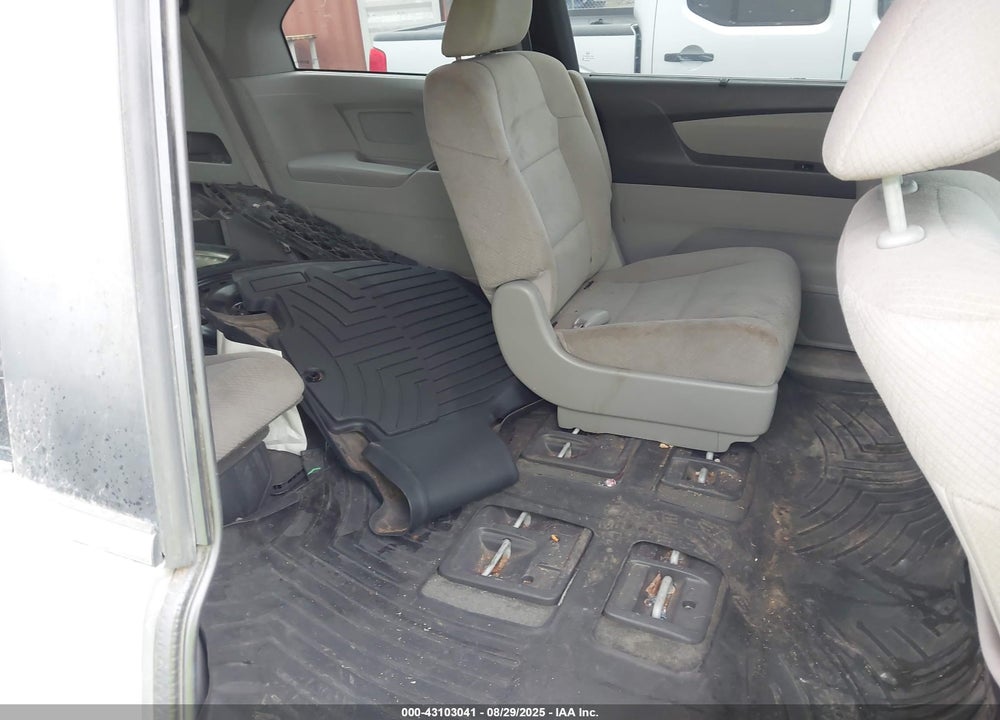 2015 HONDA ODYSSEY VIN: 5FNRL5H40FB022741