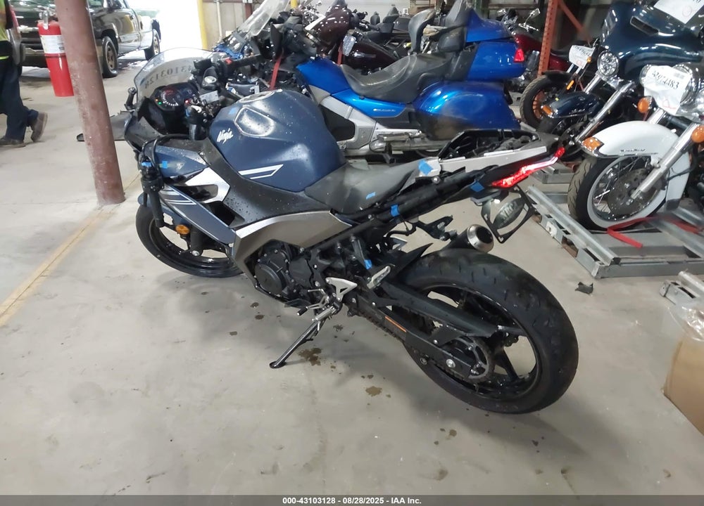 2022 KAWASAKI EX400 VIN: JKAEXKH12NDAH2854